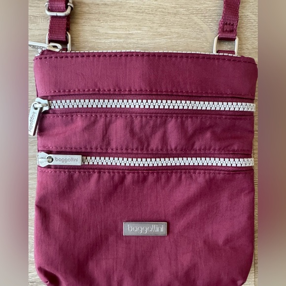 Baggallini Handbags - BAGGALLINI Mini Crossbody